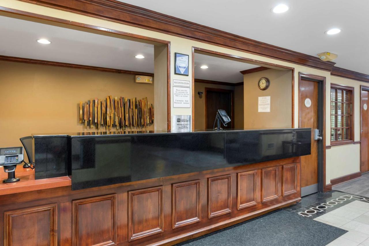 Best Western Louisville East Inn & Suites Exteriör bild